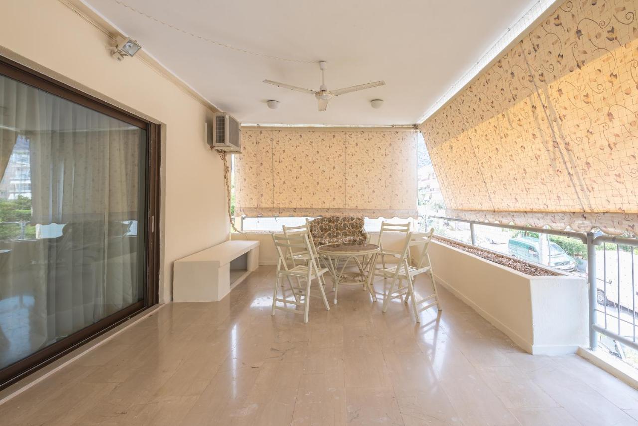 Lovely & Spacious 2-Bedroom Rental Unit In Glifada Athen Exterior foto