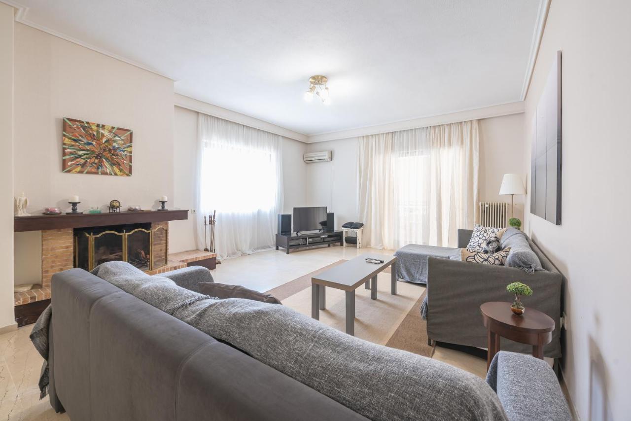 Lovely & Spacious 2-Bedroom Rental Unit In Glifada Athen Exterior foto