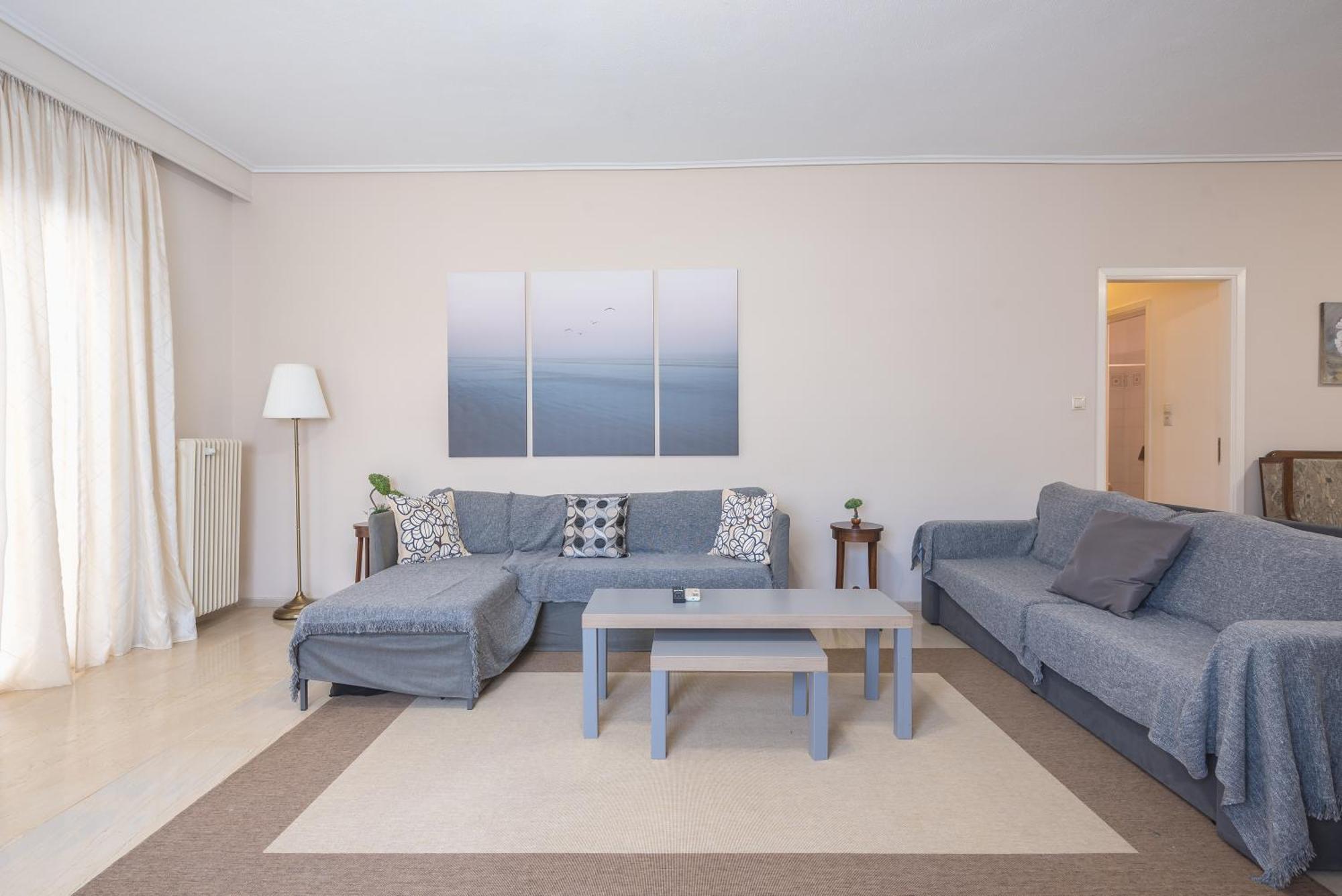 Lovely & Spacious 2-Bedroom Rental Unit In Glifada Athen Exterior foto