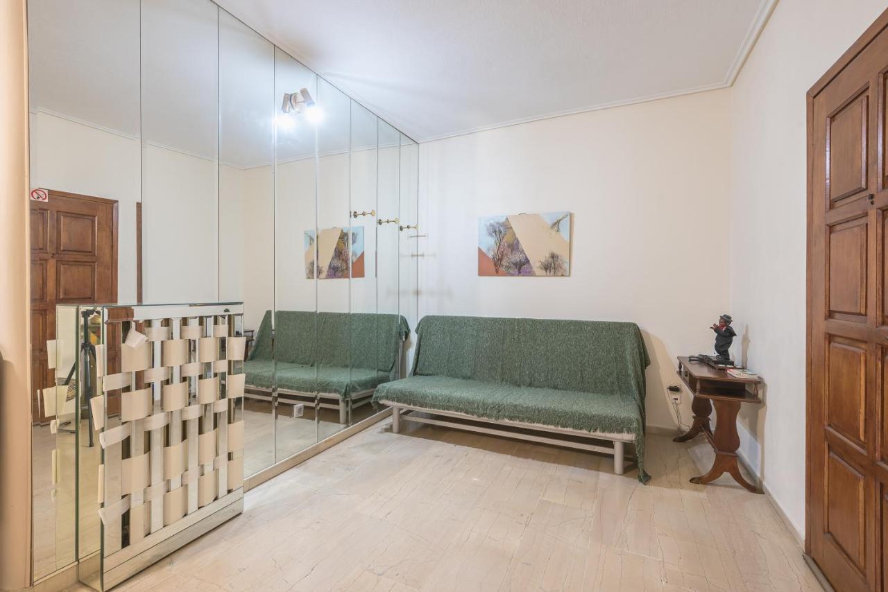 Lovely & Spacious 2-Bedroom Rental Unit In Glifada Athen Exterior foto